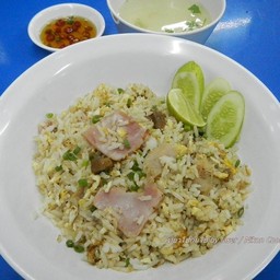 ข้าวผัดรวมมิตร
