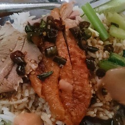 ข้าวหน้าเป็ดย่างสายลวด ข้างธนาคารกสิกรไทย สาขาสายลวด