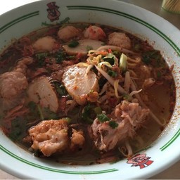 ลูกชิ้นหมูนายฮุย หน้าวัดอมรินทราราม