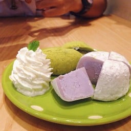 ไดฟุกุครีมรสชาเขียว 30-. โมจิไอศกรีมเผือก 30-.