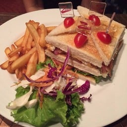 ห้องอาหารโอเอซิล โรงแรมซีนิทสุขุมวิทกรุงเทพ