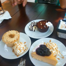 ช๊อคโกแลตมูส , พายแอปเปิ้ล , บลูเบอร์รี่ชีสเค้ก