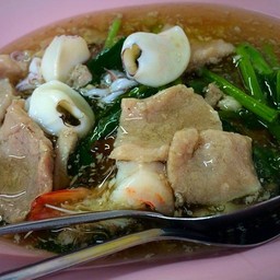 ราดหน้ายอดผักนายเคี้ยงเอ็มไพร์ สุพรรณบุรี