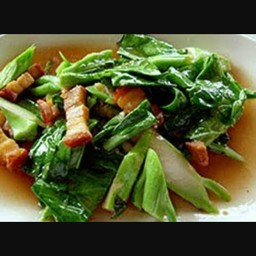 คะน้าหมูกรอบ