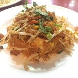 ผัดไทหอยทอด ตะหลิวหัก