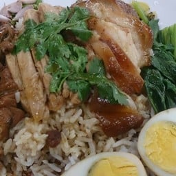 ข้าวขาหมูโคตรอิ่ม