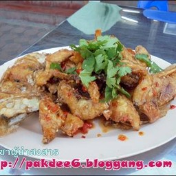 ปลาทับทิมทอดสามรส 250 บาท