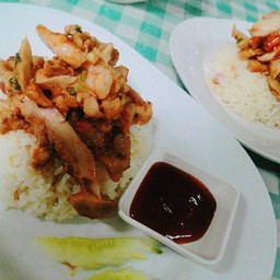 ข้าวหน้าไก่อบซอสสไปส์ซี่ 35บาท