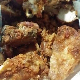 ป้าเขียวไก่ทอดรสเด็ด