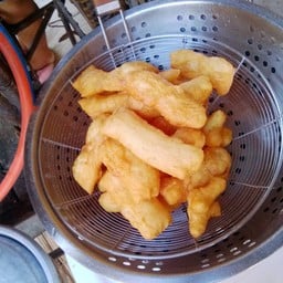 ปาท่องโก๋ ตรงข้ามห้างทองไชยณรงค์