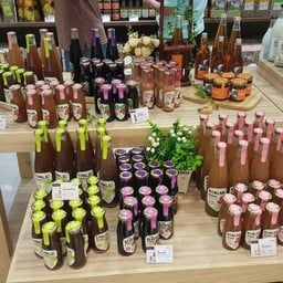 ภายในร้านจ๊ะ