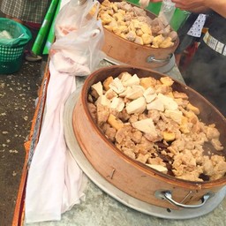 ก๋วยเตี๋ยวหลอด เต้าหู้ลูกชิ้นหัวล้าน ตลาดเกษตร มอ.