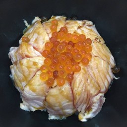 ข้าวหน้าปลาแซมอน อาบุริ