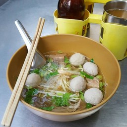 ร้านนี้น้ำใสล้วนๆ ไม่มีน้ำตกนะครับ