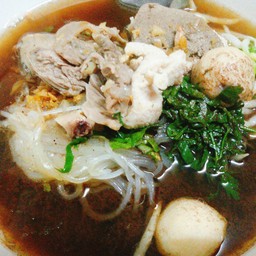 ก๋วยเตี๋ยวหมูตุ๋น เวียงฝาง