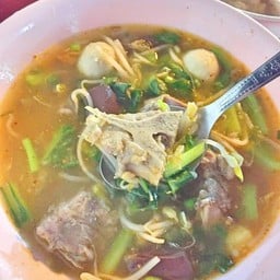 ก๋วยเตี๋ยวหมู หน้า7-11วชิรา