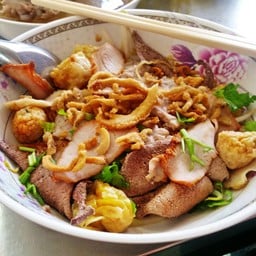 ก๋วยเตี๋ยวต้มยำเจ๊ยี่