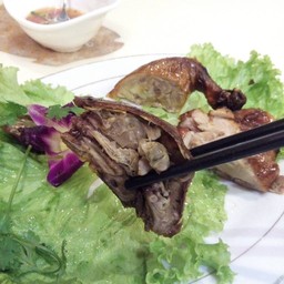 ครึ่งตัวจริงๆๆ หัวเป็ดยังได้มาครึ่งหัวเลย สาสสสสสส ไม่กล้ามองนาน