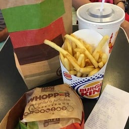 Burger King สนามบิน ภูเก็ต : แลนด์ไซด์ - ห้องโถงผู้โดยสารขาออก ก่อนถึงเช็คอิน