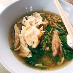 เจ๊น้อยก๋วยเตี๋ยวไก่บ้าน