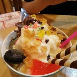 Fux Milk ร้านนมแมวซ่าส์