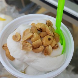 ไอติมใส่มะพร้าว