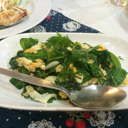 ใบเหลียงผัดไข่