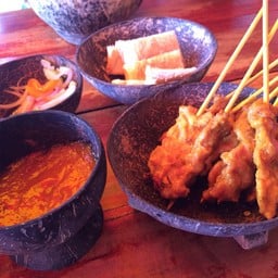 ก๋วยเตี๋ยวกะลา ตลาดน้ำรังสิต