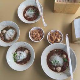 ก๋วยเตี๋ยวเรืออยุธยา (เจ๊ติ๋ม)