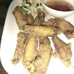 ปีกไก่ทอดน้ำปลา