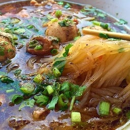 ก๋วยเตี๋ยวหมู-ไก่ ขาหมู ป้าแอ๊ว