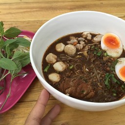 เส้นเล็กน้ำตก