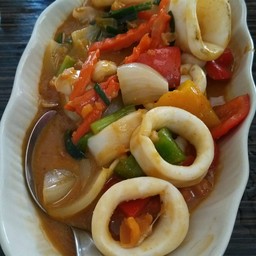 ข้าวปลาหมึกผัดไข่เค็ม