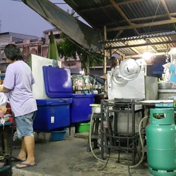 อุปกรณ์ต่อสู้ครบมือ