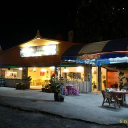 สว่างสดใส เข้าจากถนน 30 เมตร ที่จอดรถหน้า ประมาณ 8 คัน และริมถนนได้อีก หลายคัน