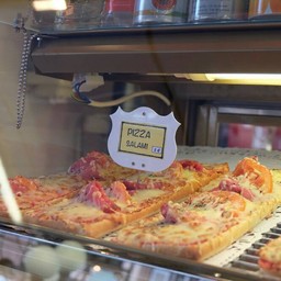 salami pizza 