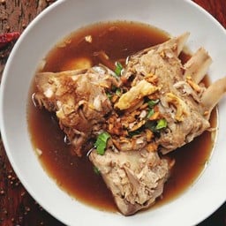 ก๋วยเตี๋ยวเคาะระฆัง หมูหมัก ปตท. ศูนย์ซ่อมสร้าง (ถ.บางบัวทอง-บางพูน)