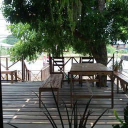 ที่นั่งด้านนอก