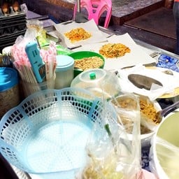 ผัดไทยกุ้งสด หน้าตลาดบางโหนด