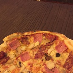 พิซซ่าแฮมเบคอนและเห็ด