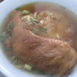 บะหมี่น่องไก่ตุ๋น