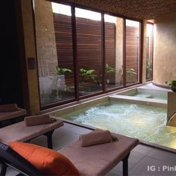 บ่อจากุซซีค่ะถ้ามีคนอยู่ไม่ควรถ่ายรูปนะคะ