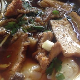 ข้าวเลือดหมูปากทางเทศบาลซอย 3