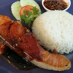 ข้าวหน้าปลาแซลม่อน