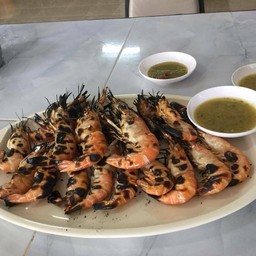 สด อร่อย กุ้งเป็น หมึกสด