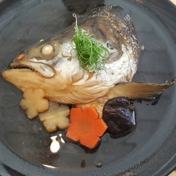 SALMON KABUTONI