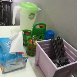 มีน้ำเปล่าฟรีค่ะ