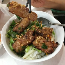 นุ่มอร่อย , แต่หมูย่างอร่อยกว่า --ราคา40,000dong (64bht.)