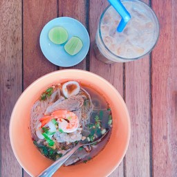 เส้นหมี่หมูมะนาว + กาแฟดย็น