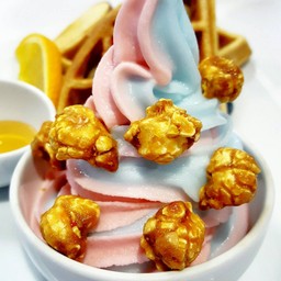 ซอฟท์ครีมเพิ่มท้อปปิ้งคาราเมลป๊อบคอร์นหวานๆมันอร่อยดีค่ะ